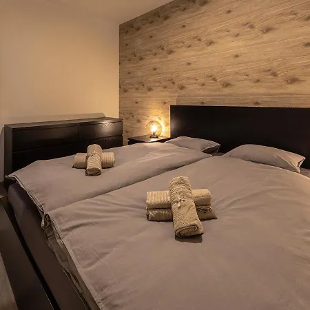 Gesto Apartman *